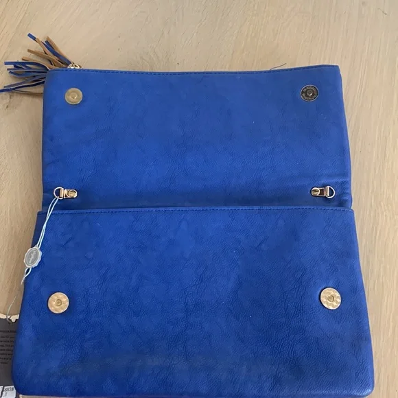 Clutch - Picture 2 of 4